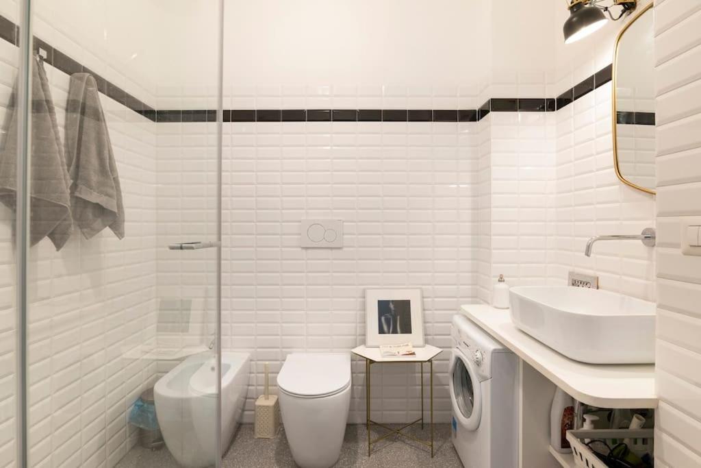 New Elegant Flat 3 Min From Station. Milan